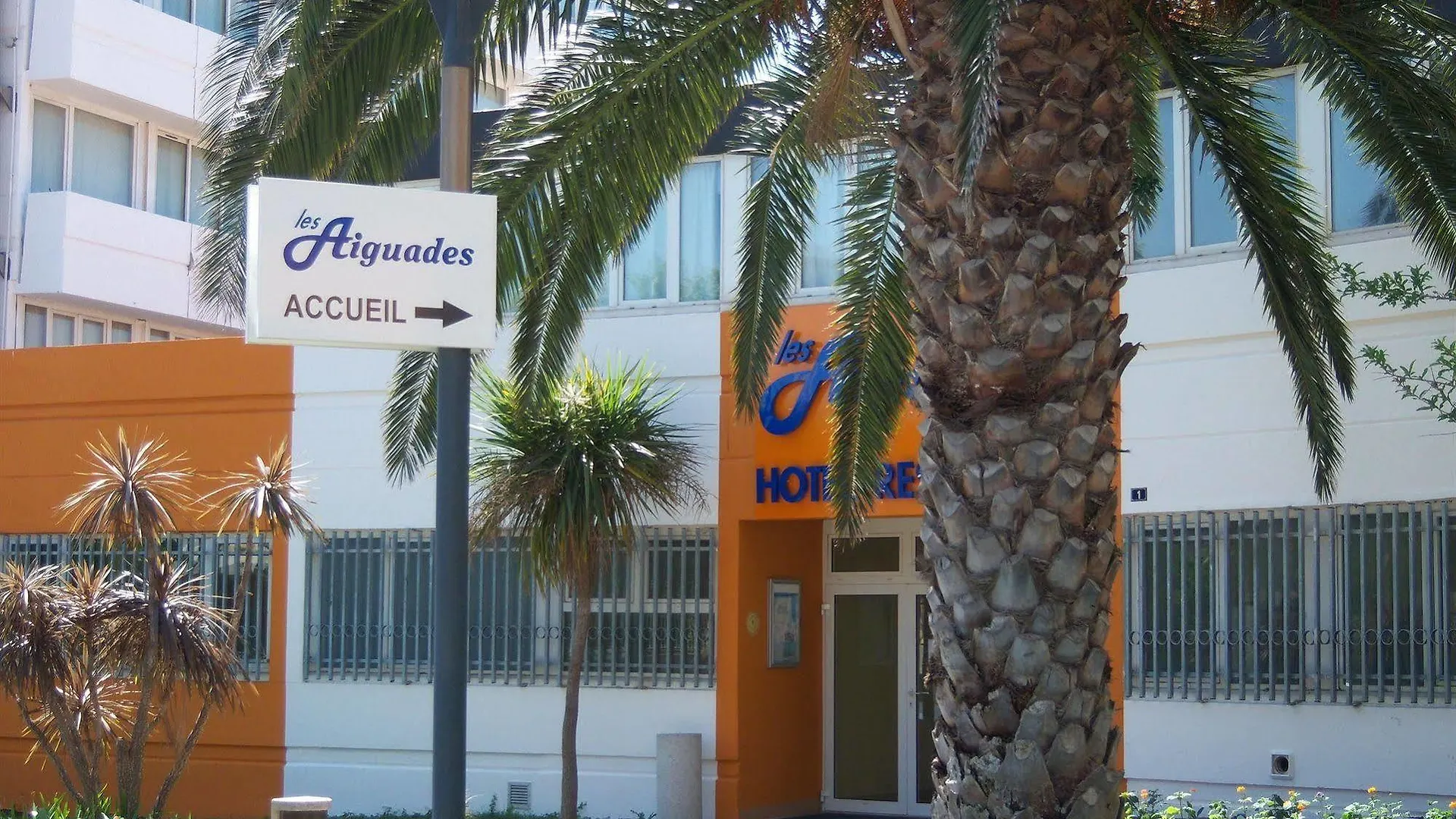 Hotel Residence Les Aiguades Port-de-Bouc 2*,