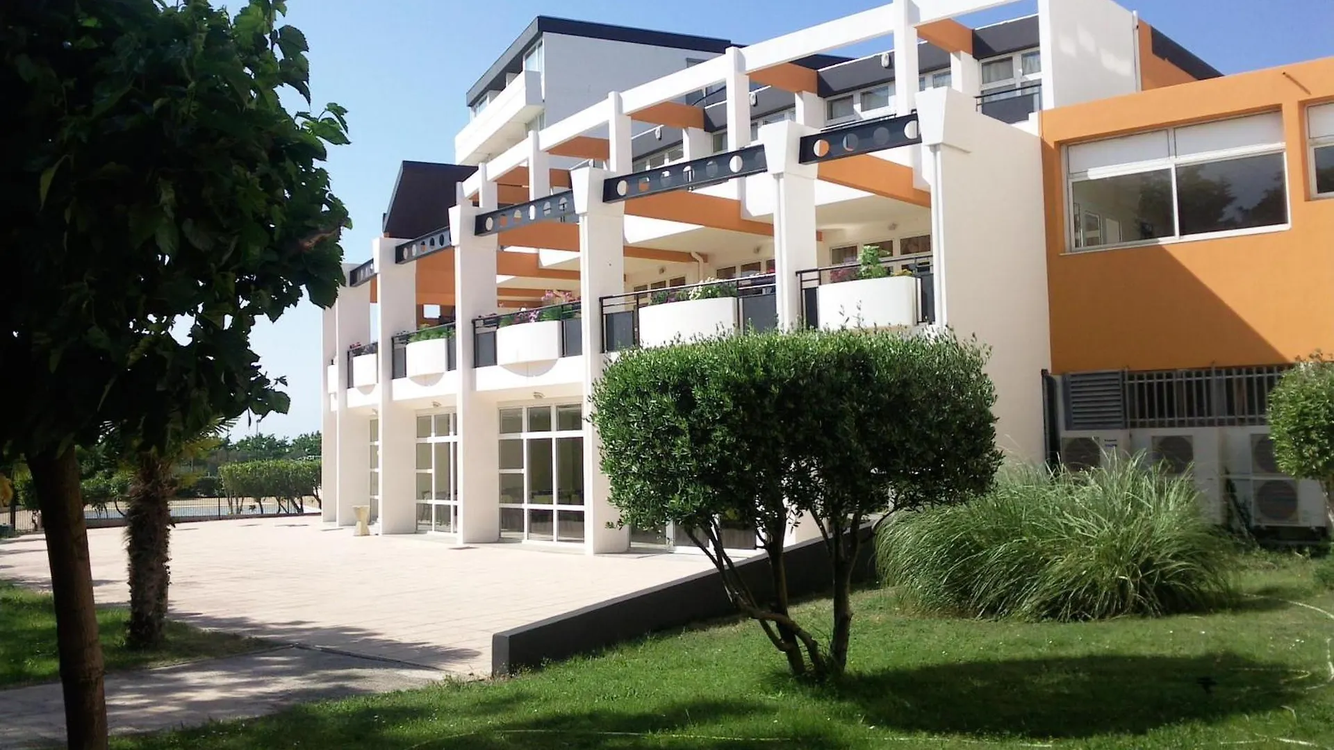 Hotel Residence Les Aiguades Port-de-Bouc